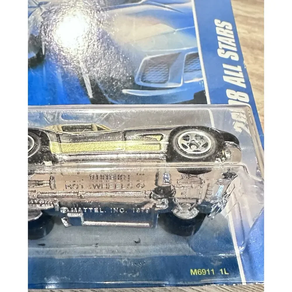 Hot Wheels 1:64 2008 All Stars Corvette '63 Gold Diecast Unopened Box New H7